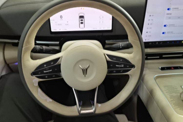 Used VOYAH Dream 2025 PHEV Four-Wheel Drive Prestige Kunpeng Edition Steering Wheel