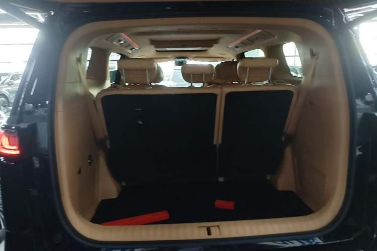 Used VOYAH Dream 2025 PHEV Four-Wheel-Drive Flagship Kunpeng Edition Trunk