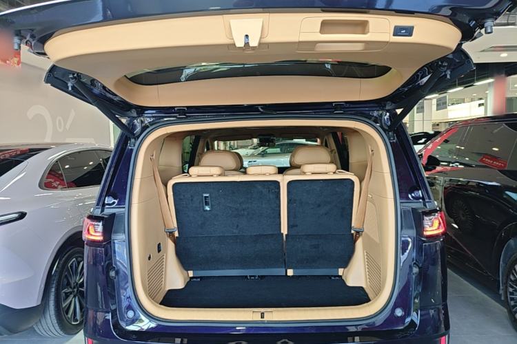 Used VOYAH Dream 2025 PHEV Four-Wheel Drive Prestige Kunpeng Edition Trunk