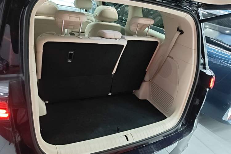 Used VOYAH Dream 2025 PHEV Four-Wheel-Drive Flagship Version – Qiankun Edition Trunk