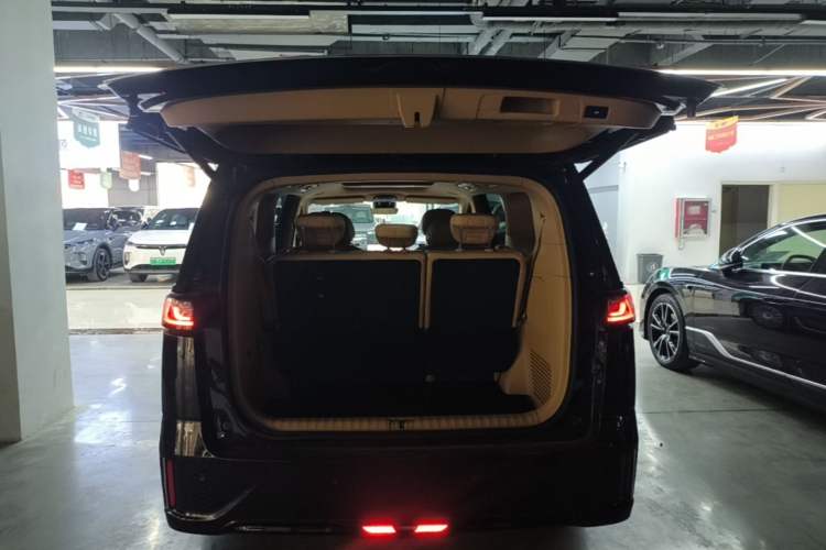 Used VOYAH Dream 2025 PHEV Four-Wheel-Drive Flagship Kunpeng Edition Trunk