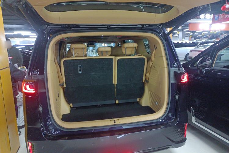 Used VOYAH Dream 2025 PHEV Four-Wheel-Drive Flagship Kunpeng Edition Trunk