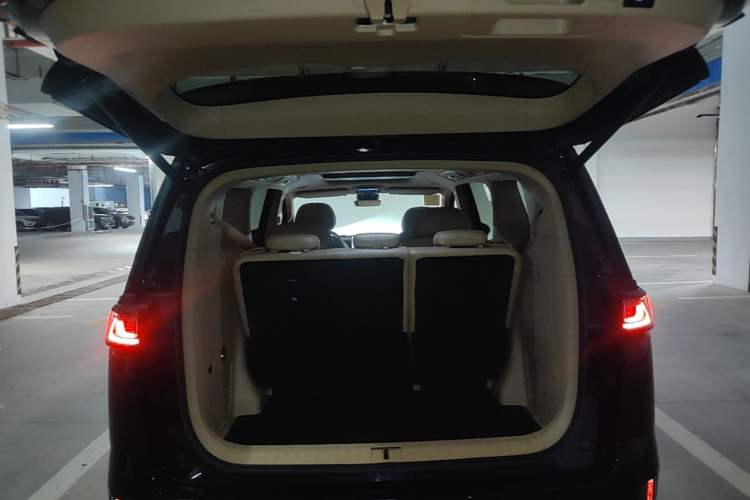 Used VOYAH Dream 2025 PHEV Four-Wheel-Drive Flagship Kunpeng Edition Trunk
