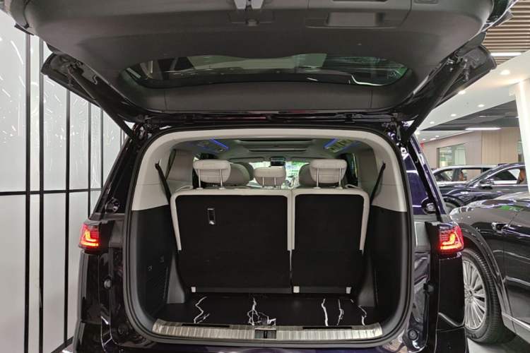 Used VOYAH Dream 2025 PHEV Four-Wheel Drive Prestige Kunpeng Edition Trunk