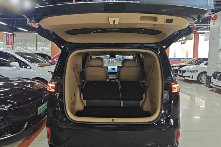 Used VOYAH Dream 2025 PHEV Four-Wheel Drive Prestige Kunpeng Edition Trunk