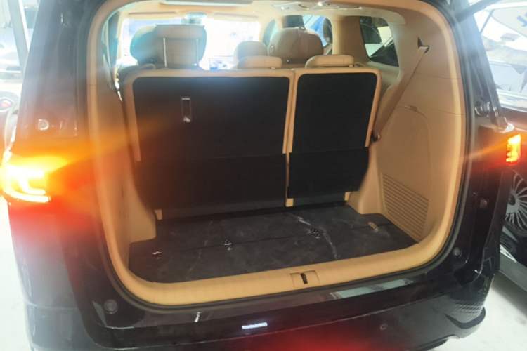 Used VOYAH Dream 2025 PHEV Four-Wheel-Drive Flagship Kunpeng Edition Trunk