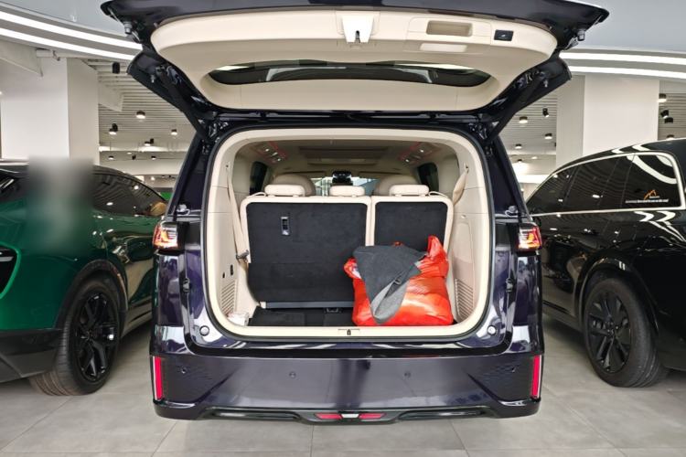 Used VOYAH Dream 2025 PHEV Four-Wheel Drive Prestige Kunpeng Edition Trunk