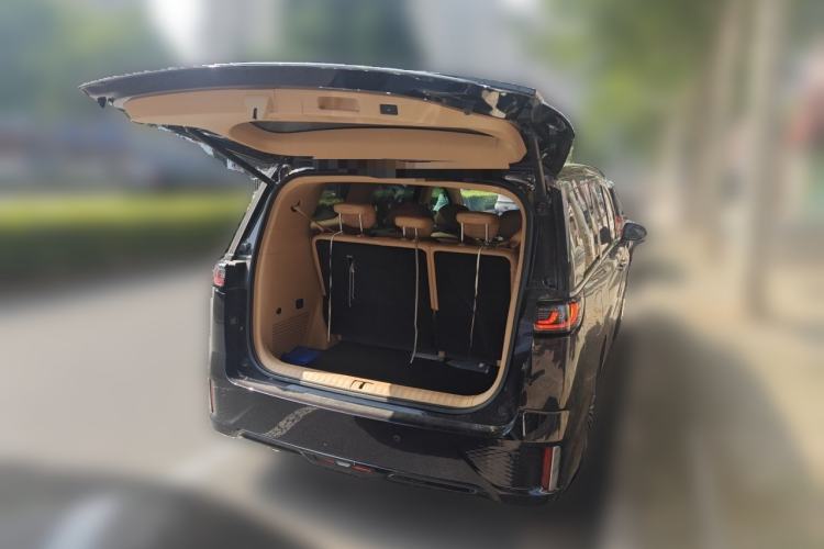 Used VOYAH Dream 2025 PHEV Four-Wheel Drive Prestige Kunpeng Edition Trunk