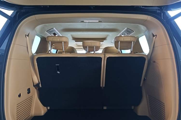Used VOYAH Dream 2025 PHEV Four-Wheel-Drive Flagship Kunpeng Edition Trunk