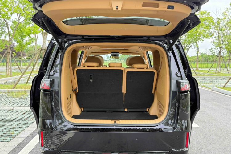 Used VOYAH Dream 2025 PHEV Four-Wheel-Drive Flagship Kunpeng Edition Trunk
