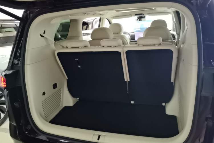 Used VOYAH Dream 2025 PHEV Four-Wheel-Drive Flagship Kunpeng Edition Trunk