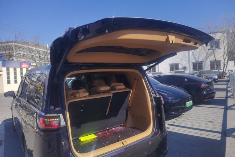 Used VOYAH Dream 2025 PHEV Four-Wheel-Drive Flagship Kunpeng Edition Trunk