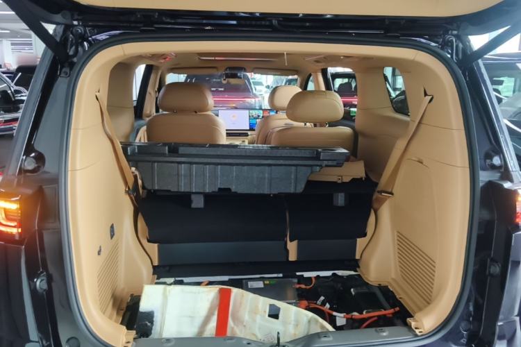 Used VOYAH Dream 2025 PHEV Four-Wheel Drive Prestige Kunpeng Edition Trunk