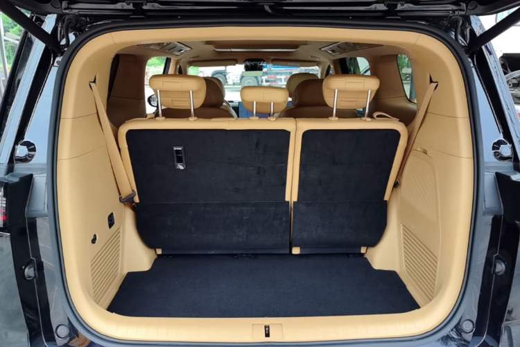 Used VOYAH Dream 2025 PHEV Four-Wheel-Drive Flagship Kunpeng Edition Trunk