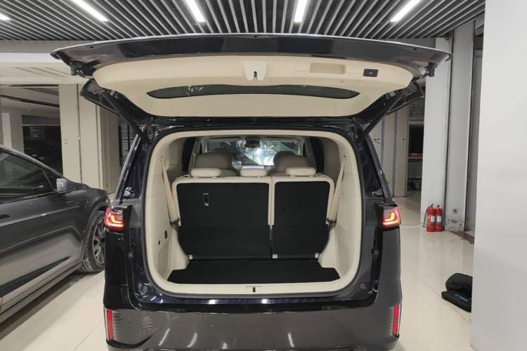 Used VOYAH Dream 2025 PHEV Four-Wheel-Drive Flagship Kunpeng Edition Trunk