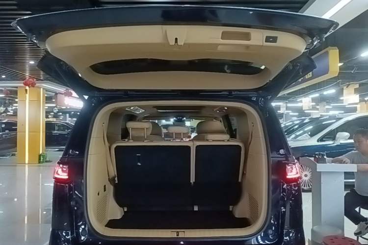 Used VOYAH Dream 2025 PHEV Four-Wheel Drive Prestige Kunpeng Edition Trunk
