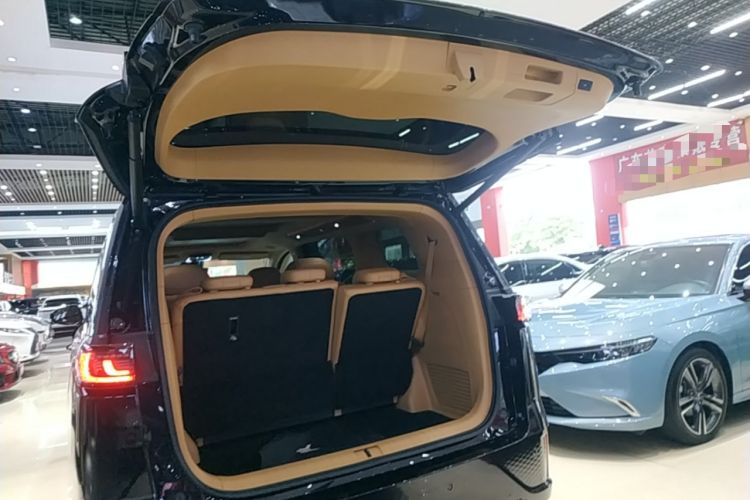 Used VOYAH Dream 2025 PHEV Four-Wheel-Drive Flagship Kunpeng Edition Trunk