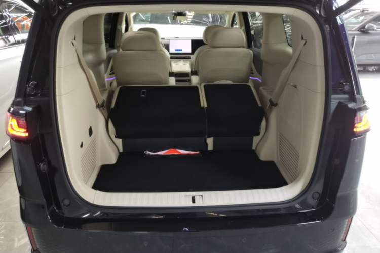 Used VOYAH Dream 2025 PHEV Four-Wheel Drive Prestige Kunpeng Edition Trunk