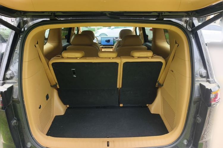 Used VOYAH Dream 2025 PHEV Four-Wheel-Drive Flagship Kunpeng Edition Trunk