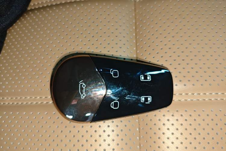 Used VOYAH Dream 2025 PHEV Four-Wheel Drive Prestige Kunpeng Edition Vehicle Key