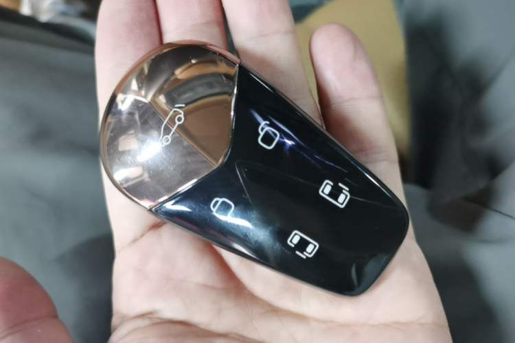 Used VOYAH Dream 2025 PHEV Four-Wheel Drive Prestige Kunpeng Edition Vehicle Key