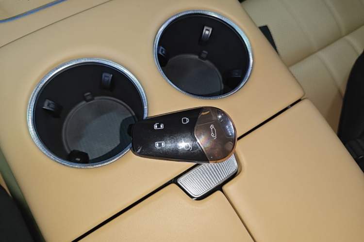 Used VOYAH Dream 2025 PHEV Four-Wheel Drive Prestige Kunpeng Edition Vehicle Key