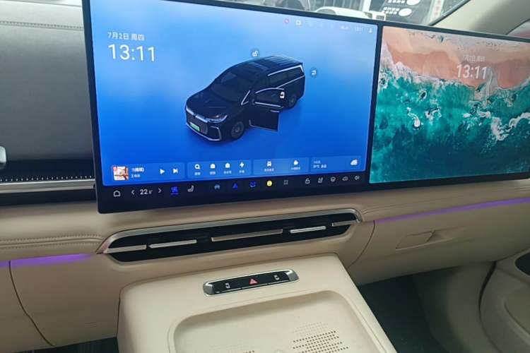 Used VOYAH Dream 2025 PHEV Four-Wheel Drive Prestige Kunpeng Edition Audio And AC Panel