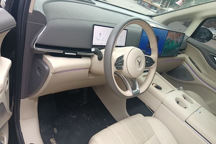 Used VOYAH Dream 2025 PHEV Four-Wheel Drive Prestige Kunpeng Edition Center Console