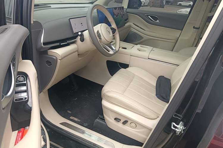 Used VOYAH Dream 2025 PHEV Four-Wheel Drive Prestige Kunpeng Edition Driver Seat