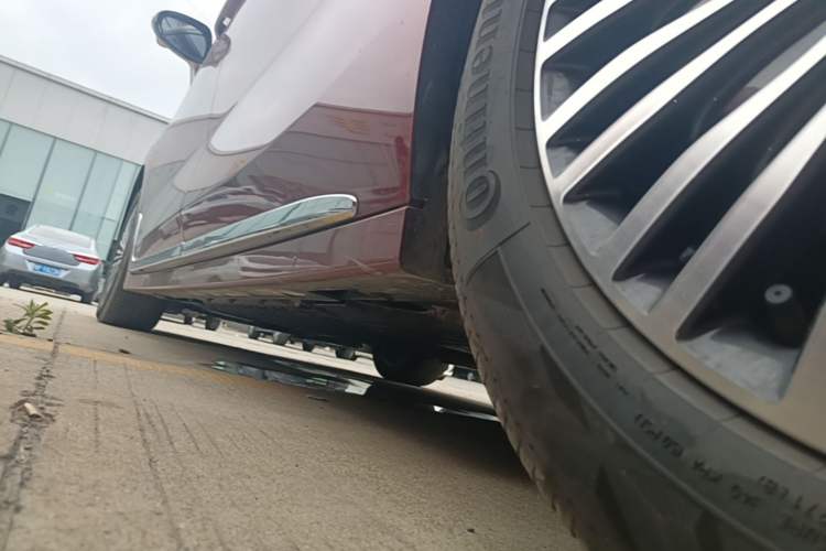 Used VOYAH Dream 2025 PHEV Four-Wheel Drive Prestige Kunpeng Edition Left Side Sill