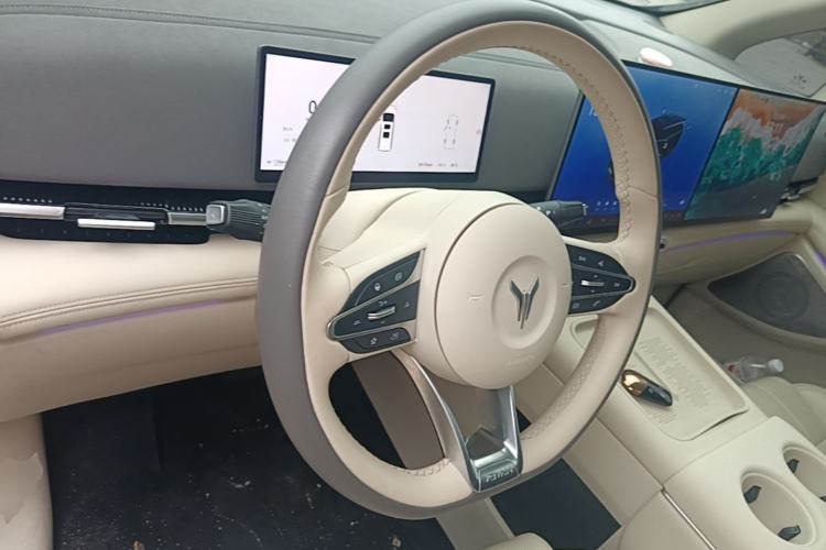 Used VOYAH Dream 2025 PHEV Four-Wheel Drive Prestige Kunpeng Edition Steering Wheel
