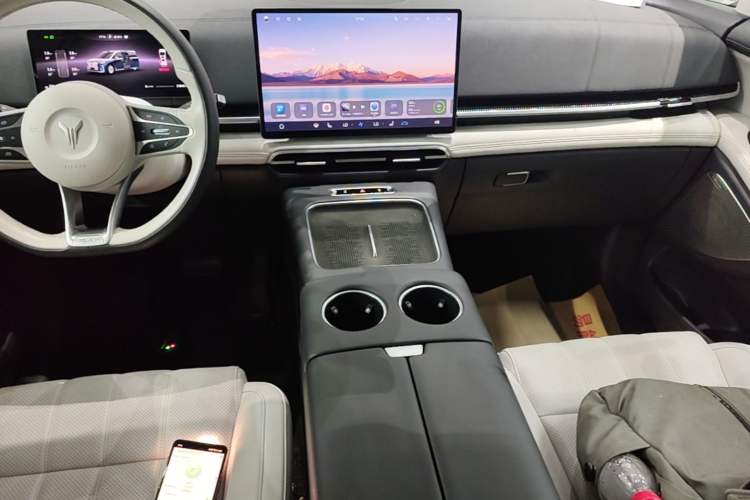 Used VOYAH Dream 2025 EV Four-Wheel-Drive Flagship Qiankun Version Audio And AC Panel