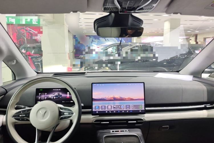 Used VOYAH Dream 2025 EV Four-Wheel-Drive Flagship Qiankun Version Center Console