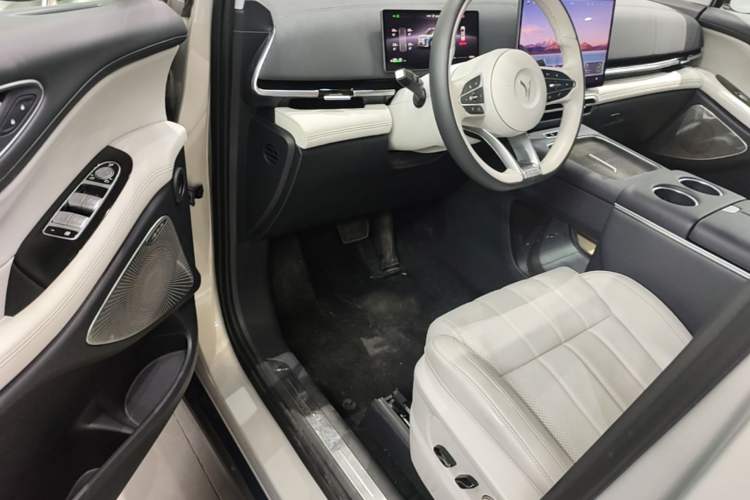 Used VOYAH Dream 2025 EV Four-Wheel-Drive Flagship Qiankun Version Driver Seat