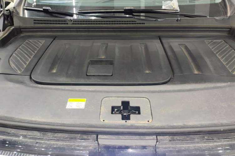 Used VOYAH Dream 2025 EV Four-Wheel-Drive Flagship Qiankun Version Engine Bay