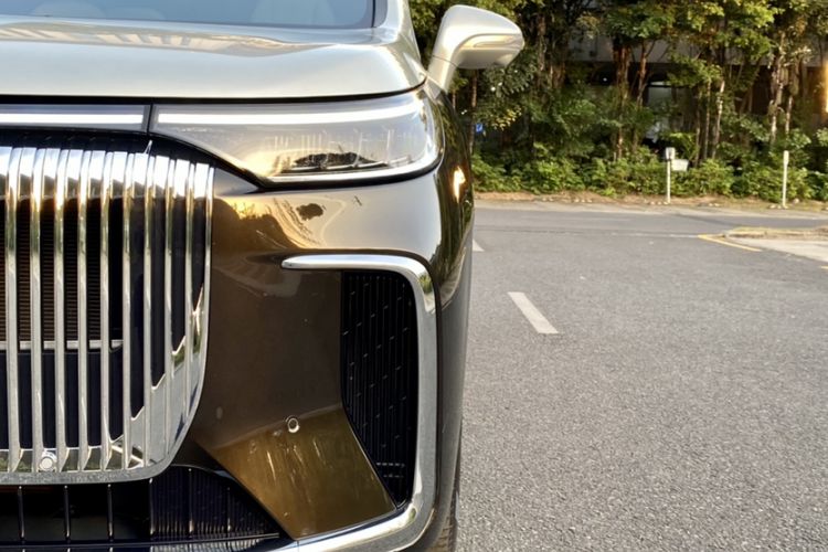 Used VOYAH Dream 2025 PHEV Four-Wheel-Drive Flagship Version – Qiankun Edition Exterior 2