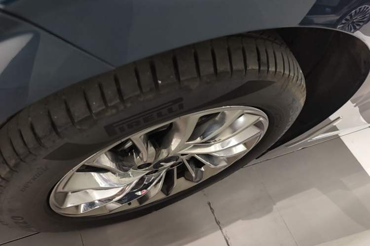 Used VOYAH Dream 2025 EV Four-Wheel-Drive Flagship Qiankun Version Exterior 4