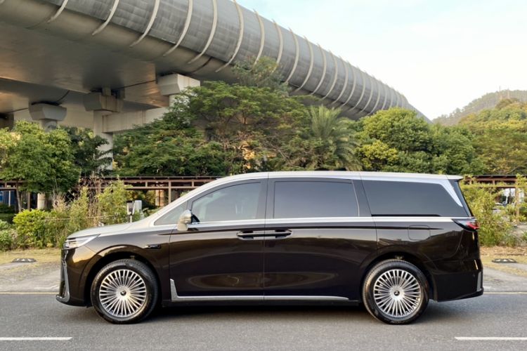 Used VOYAH Dream 2025 PHEV Four-Wheel-Drive Flagship Version – Qiankun Edition Exterior 5