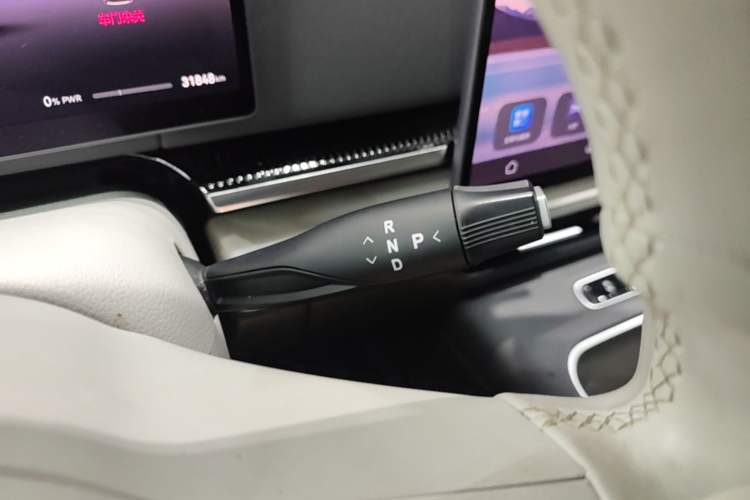 Used VOYAH Dream 2025 EV Four-Wheel-Drive Flagship Qiankun Version Gear Lever