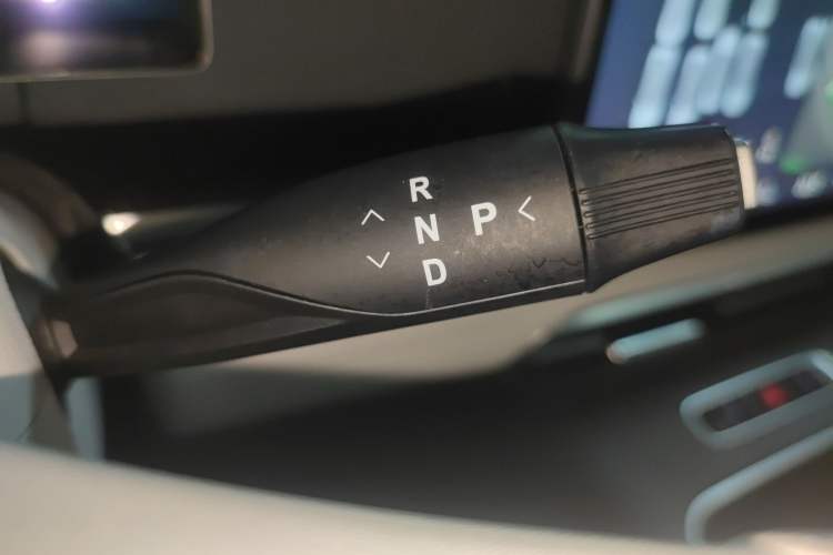 Used VOYAH Dream 2025 PHEV Four-Wheel-Drive Flagship Version – Qiankun Edition Gear Lever