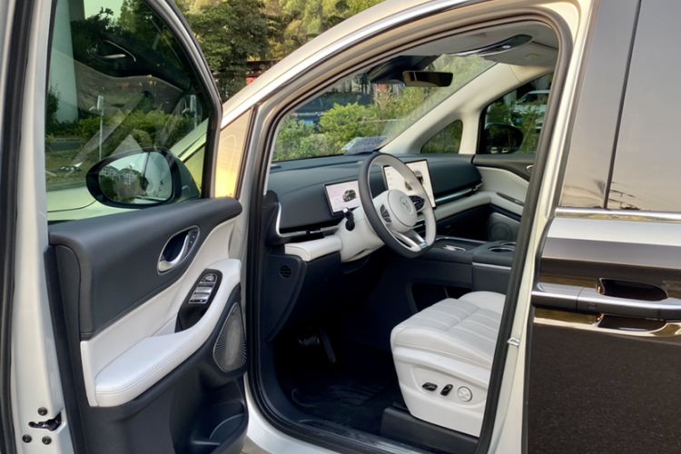 Used VOYAH Dream 2025 PHEV Four-Wheel-Drive Flagship Version – Qiankun Edition Interior 8