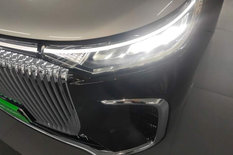 Used VOYAH Dream 2025 PHEV Four-Wheel-Drive Flagship Version – Qiankun Edition Left Front Headlight
