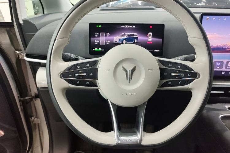 Used VOYAH Dream 2025 EV Four-Wheel-Drive Flagship Qiankun Version Steering Wheel