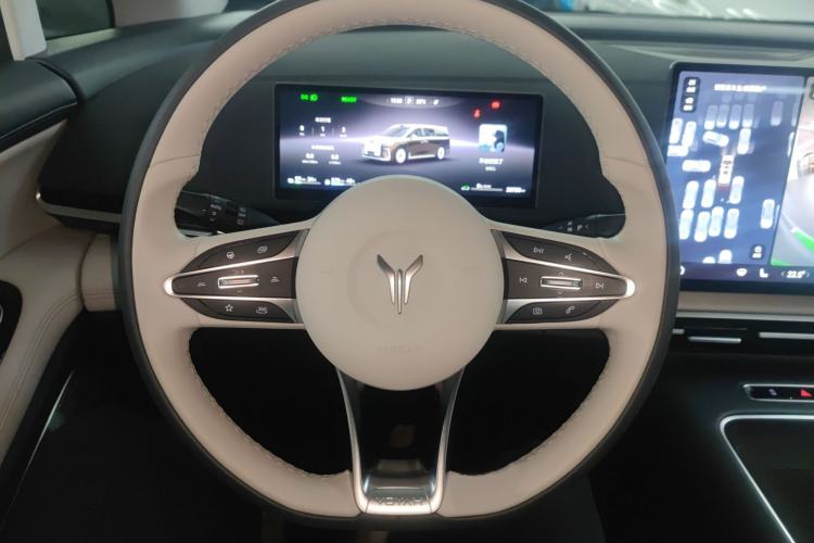 Used VOYAH Dream 2025 PHEV Four-Wheel-Drive Flagship Version – Qiankun Edition Steering Wheel