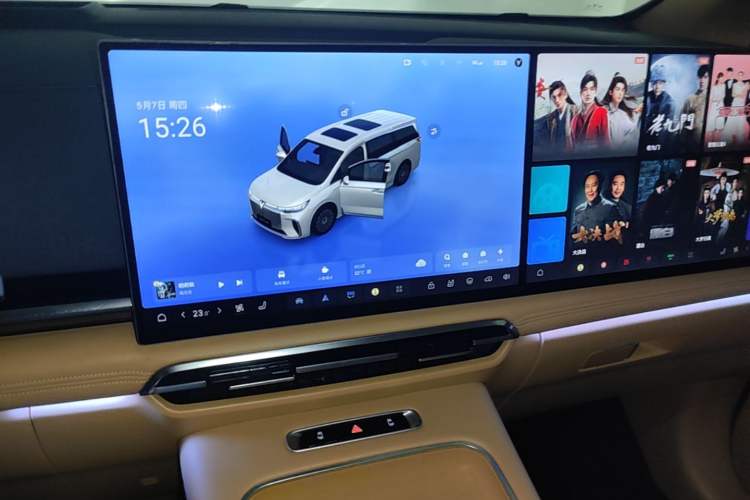 Used VOYAH Dream 2025 PHEV Four-Wheel Drive Prestige Kunpeng Edition Audio And AC Panel