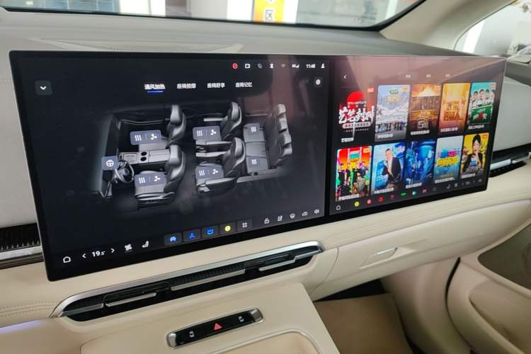 Used VOYAH Dream 2025 PHEV Four-Wheel-Drive Flagship Kunpeng Edition Audio And AC Panel