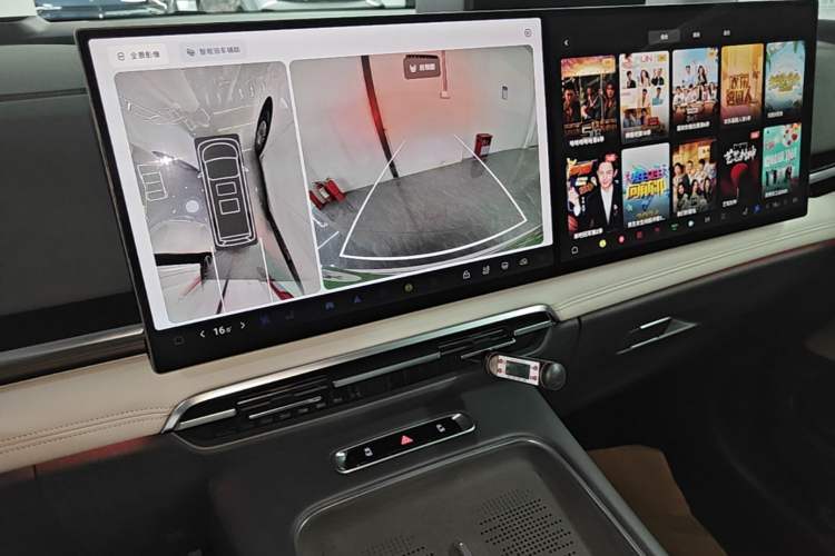 Used VOYAH Dream 2025 PHEV Four-Wheel Drive Prestige Kunpeng Edition Audio And AC Panel
