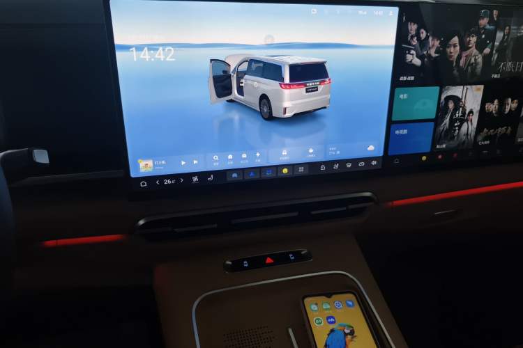 Used VOYAH Dream 2025 PHEV Four-Wheel Drive Prestige Kunpeng Edition Audio And AC Panel