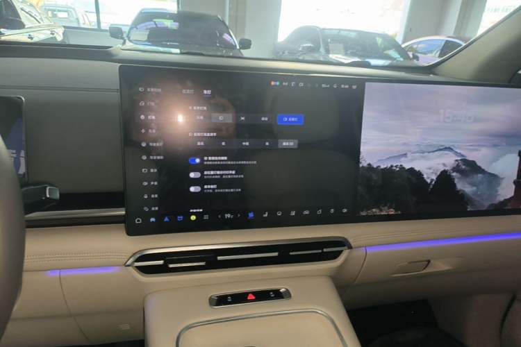 Used VOYAH Dream 2025 PHEV Four-Wheel Drive Prestige Kunpeng Edition Audio And AC Panel