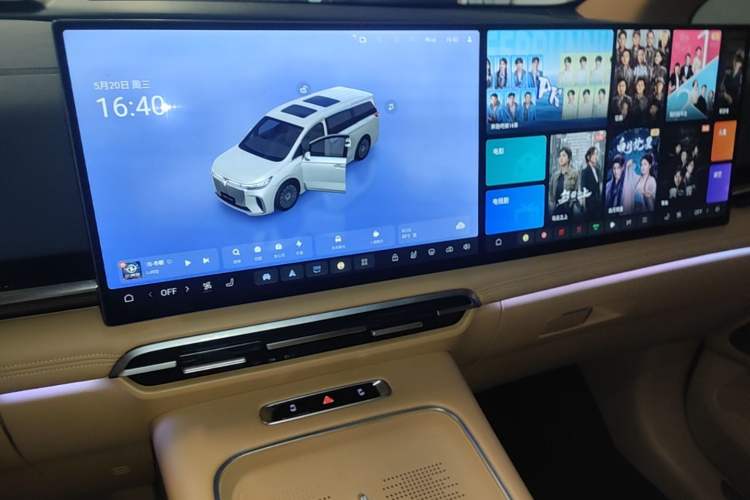 Used VOYAH Dream 2025 PHEV Four-Wheel Drive Prestige Kunpeng Edition Audio And AC Panel